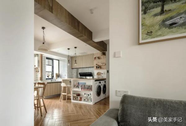 她家不豪華,可還是進門就把我迷住,白牆、原木、少造型,太美了 她家不豪華,可還是進門就把我迷住,白牆、原木、少造型,太美了