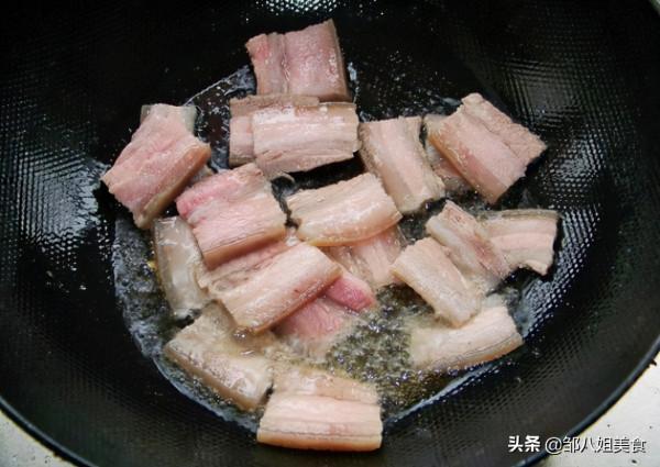 做回鍋肉，別隻會用醬油，牢記多放&OpenCurlyDoubleQuote;2個料&rdquo;，香味濃更正宗