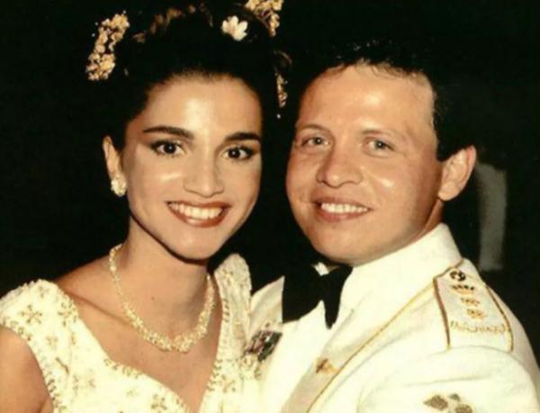 51歲約旦王后:和萊蒂齊亞同框像雙生姐妹,大度接納逃婚的小姑子 51歲約旦王后:和萊蒂齊亞同框像雙生姐妹,大度接納逃婚的小姑子