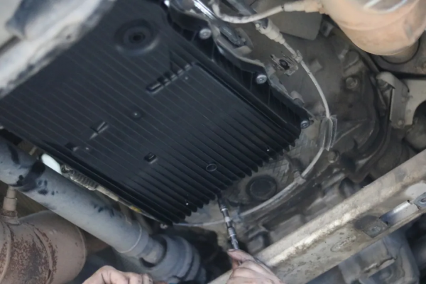 翻新一輛“破爛不堪”的路虎攬勝，匠心修復，滿血復活變新車