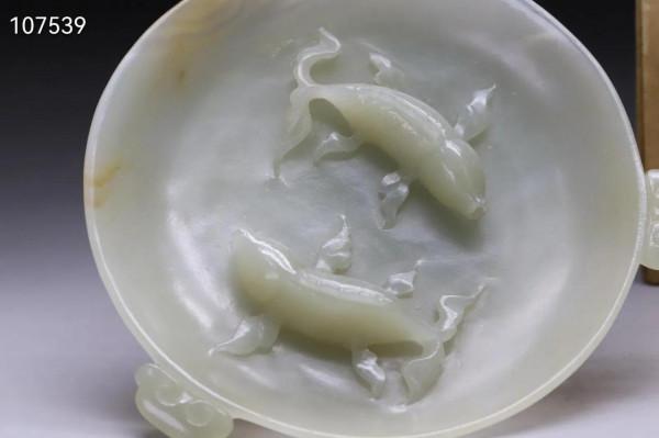 舊藏和田玉籽料“年年有餘”筆舔 舊藏和田玉籽料“年年有餘”筆舔