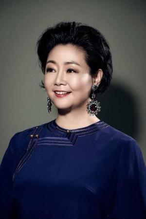 薩日娜：成名前曾在機械廠修鼓風機，嫁“家庭煮男”不後悔