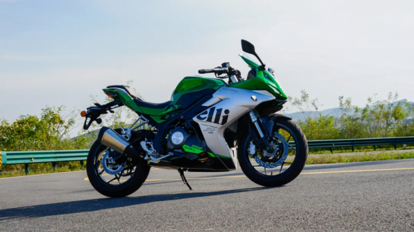 對新手很友好並不意味著平庸—貝納利龍捲風252R評測