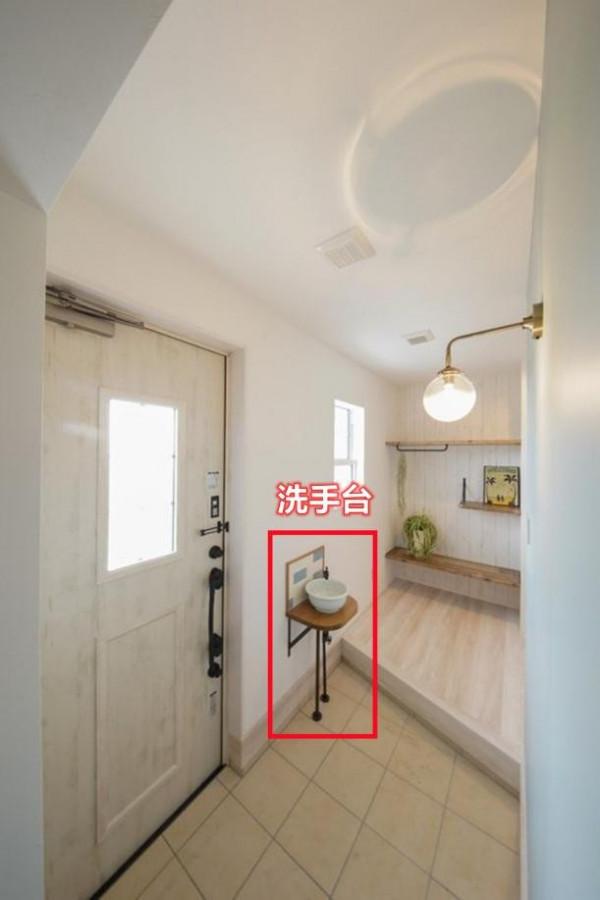 看了日本和韓國的房子,發現玄關都愛留落塵區,乾淨但進出門絆腳 看了日本和韓國的房子,發現玄關都愛留落塵區,乾淨但進出門絆腳