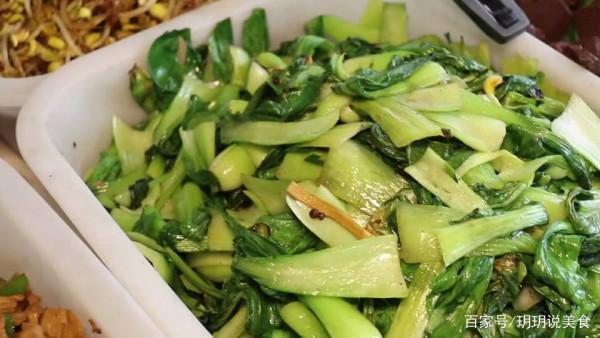 山東夫妻賣良心食品，8元一人38道菜隨便吃，食客直呼便宜求漲價