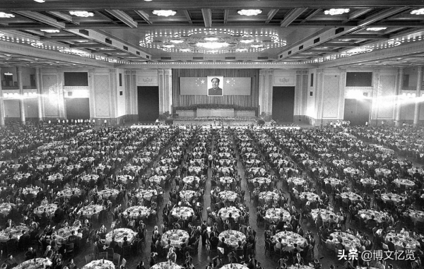 老照片：周恩來 陳毅 溥儀 杜聿明 宋希濂 範漢傑 王耀武 廖耀湘合影