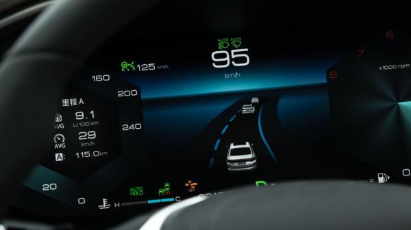 以運動見長的三好學生 試駕：東風風神奕炫MAX