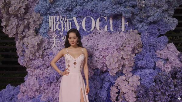 新篇章之夜紅毯:楊冪身材吸睛,童瑤大秀美腿,湯唯氣場強大 新篇章之夜紅毯:楊冪身材吸睛,童瑤大秀美腿,湯唯氣場強大