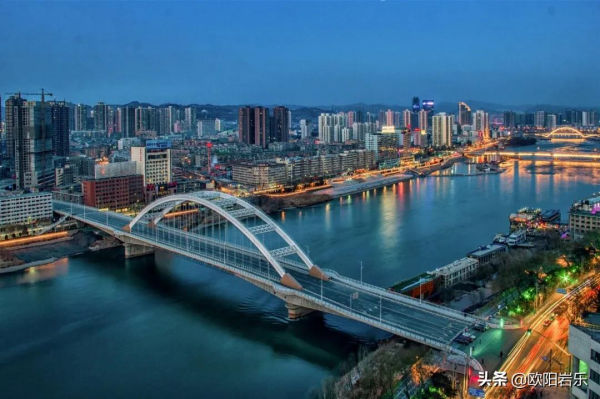 6條自駕路線,在路上看遍絕美風景 6條自駕路線,在路上看遍絕美風景