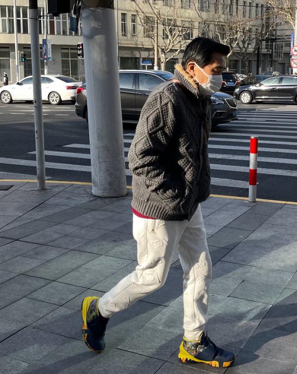 上海大爺愛穿什麼鞋？國貨飛躍回力、日本亞瑟士，比皮鞋香太多