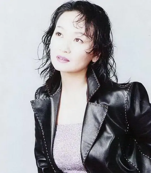 喝酒喝到家財散盡，妻子暴走，老來喪女的騰格爾如今“悔”了嗎？