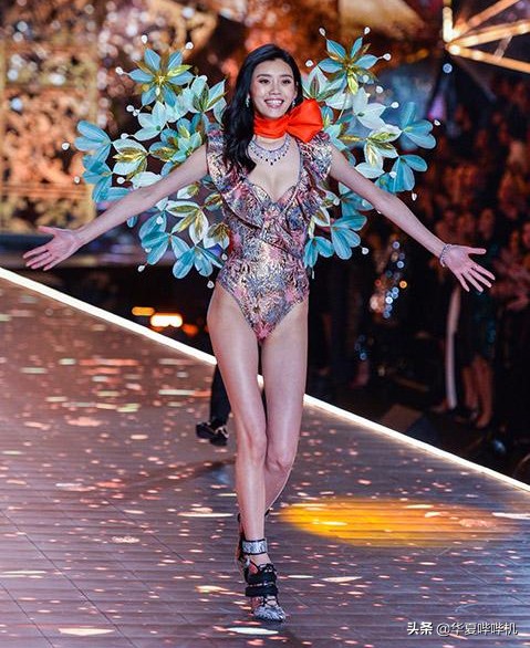 四大超模間的恩怨情仇，從鐵三角到塑膠情，誰是贏家？