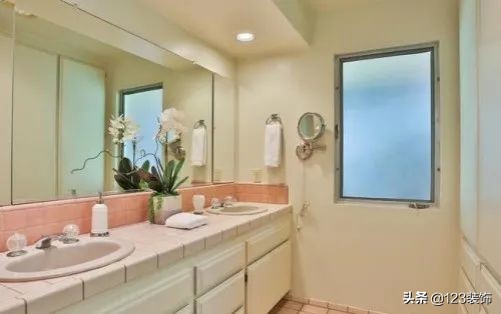 之前和之後：5 個世紀中葉現代風格的國外浴室