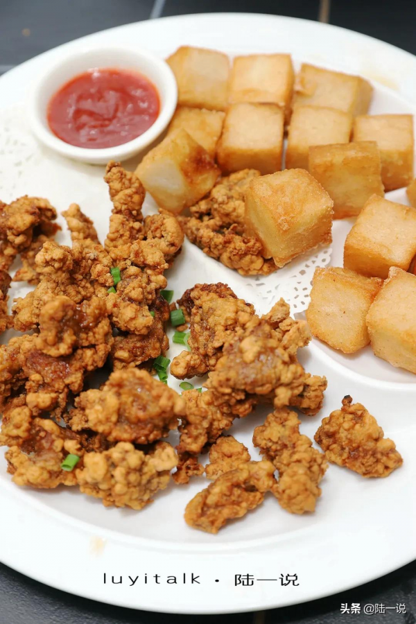 春節來客人，這樣請客很有面子，龍蝦鮑魚螃蟹都有，不到2000元