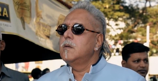 一生奢靡無度的印度富豪，卻拖欠員工工資，逼死員工妻子