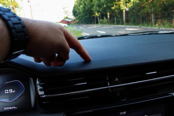 更符合年輕人審美 試駕新款雪鐵龍C3-XR 更符合年輕人審美 試駕新款雪鐵龍C3-XR