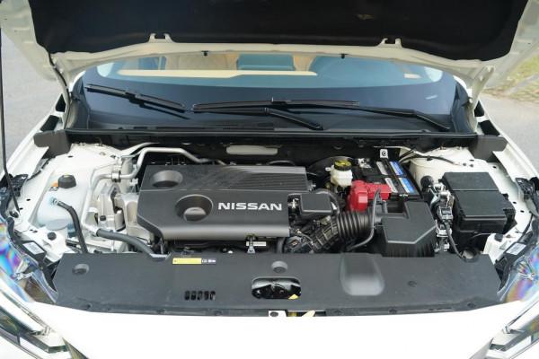 10萬級，國產能對抗合資？奔騰B70、朗逸、軒逸三車對比，見分曉