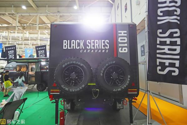 豪華內飾越野配置，黑系HQ19越野拖掛房車