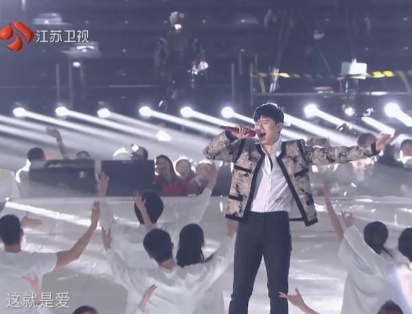 江蘇跨年:蔡徐坤氣派十足,陳偉霆大翻車,李宇春憑啥6年壓軸? 江蘇跨年:蔡徐坤氣派十足,陳偉霆大翻車,李宇春憑啥6年壓軸?