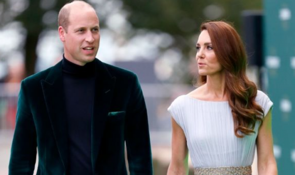 查爾斯出席Cop26峰會,登臺演講險些絆倒,恢復平衡後臉漲得通紅 查爾斯出席Cop26峰會,登臺演講險些絆倒,恢復平衡後臉漲得通紅