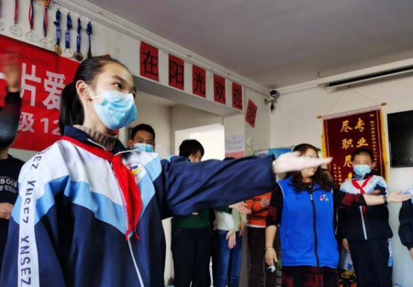 不慎打碎學生“上萬元”的杯子，家長要求老師全款賠償，這合理嗎