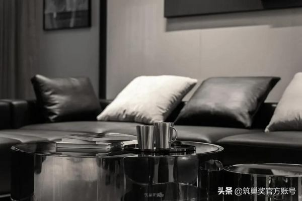 我就想把家設計成純黑色怎麼了？設計師：沒問題，安排