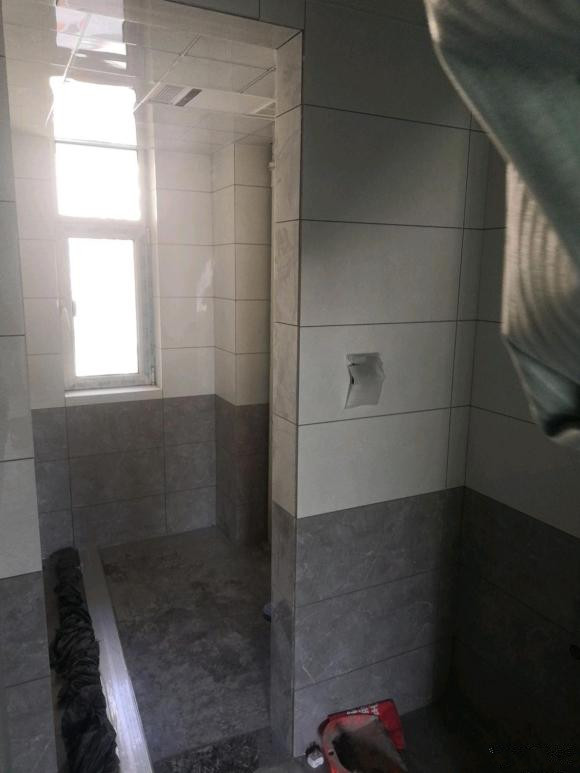 窮裝，已經有雛形了，電自己半改，水沒動，140㎡預計10萬連家電