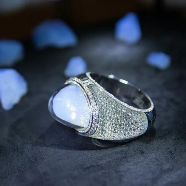 RR · TRENDS | 跨時空光影湧動