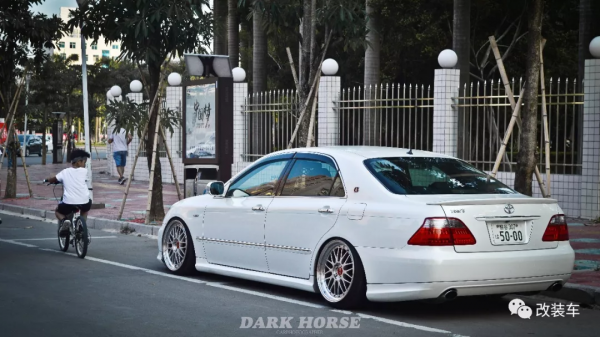 給寶馬7系換上全身JDM改裝件，是日系車迷最後的倔強？