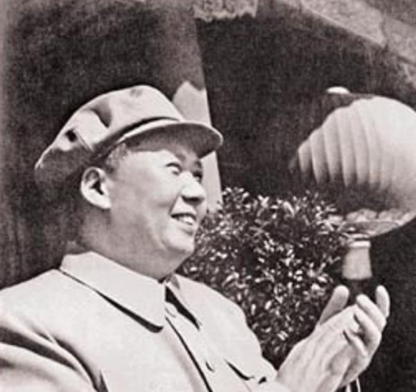 59年毛主席回韶山,指著李淑一向在座領導介紹:她是開慧的好朋友 59年毛主席回韶山,指著李淑一向在座領導介紹:她是開慧的好朋友