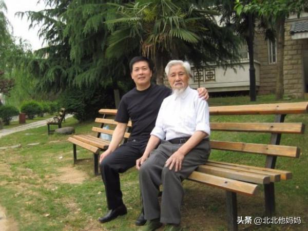 同村小孩地裡撿的，據說有人拿房子換，宋代鉛質盜鑄小平錢