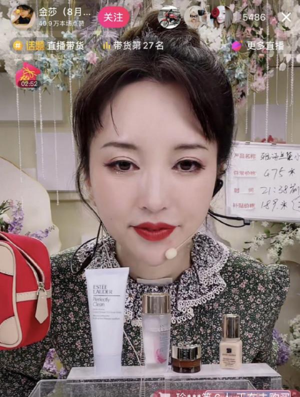 金莎中秋節直播變身嫦娥，每次換造型就像換臉