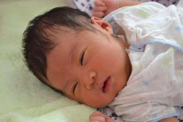 一歲前孩子“頭”等大事：胎毛，頭型，囟門咋護理？爸媽要知道