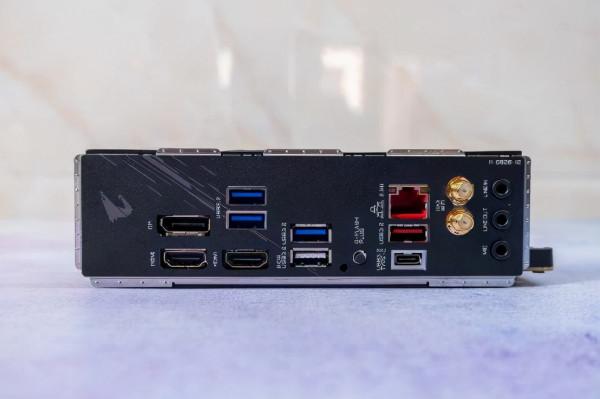 雕雖迷你，五臟俱全，技嘉 迷你雕 B550I AORUS PRO AX主機板裝機體驗