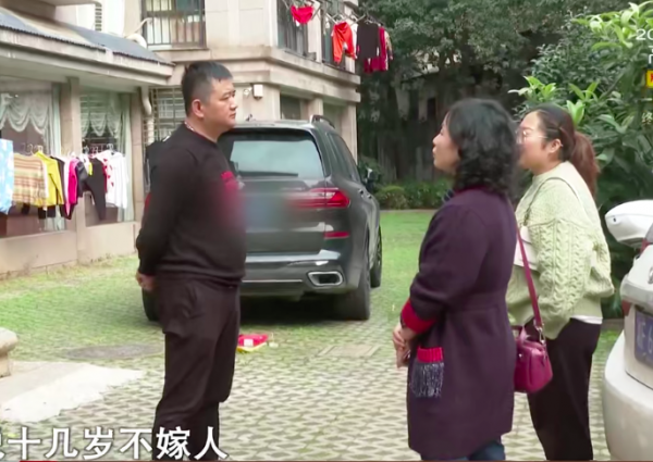 丈夫名下有一個女兒，妻子卻不知情，400平豪宅裡的女人到底是誰