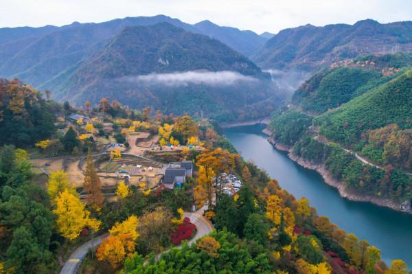 堵車、堵車、堵車，這個古村憑什麼讓遊客步行三公里入村？