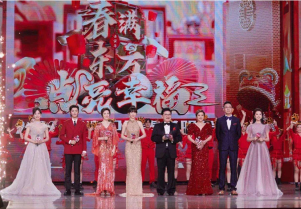 馮琳春晚彩排照曝光，氣質出眾豔壓群芳，不愧為復旦的保研生