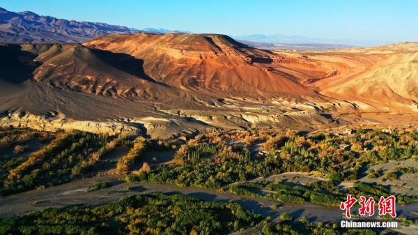 俯瞰天山紅河谷“大風耳”