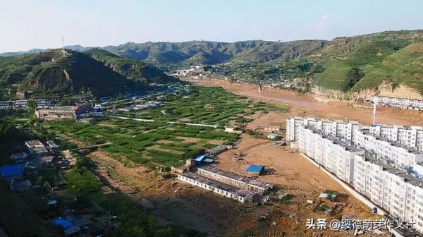 綏德山頂上的人家