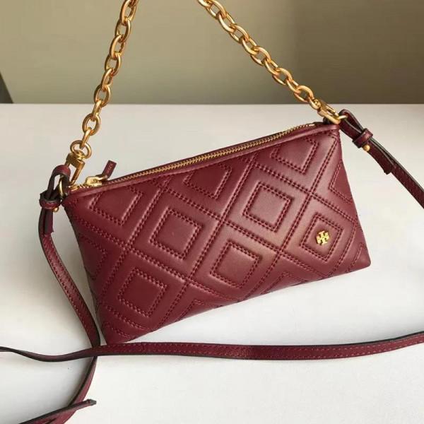 鏈條單肩小包，配有可拆卸的長肩帶和手提鏈條，可手提單肩斜挎