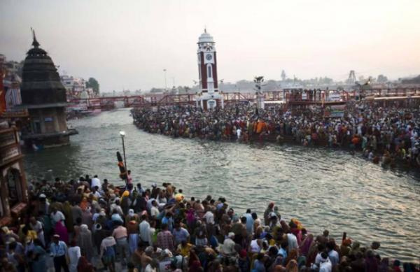 去印度旅遊，遊客買街頭冰棒吃，導遊卻搶過去扔進垃圾桶，為什麼