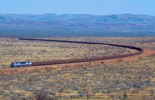 長度破吉尼斯世界紀錄的火車,8個車頭682節車廂,僅一位司機 長度破吉尼斯世界紀錄的火車,8個車頭682節車廂,僅一位司機
