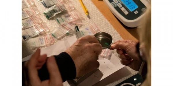 去勃朗峰散個步，卻撿到幾十萬歐元的寶石！這是什麼狗屎運啊