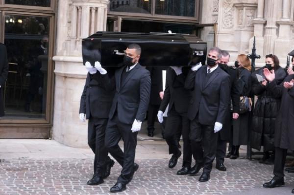 因滑雪意外去世，加斯帕德·尤利爾舉行葬禮，女友帶兒子為他送行