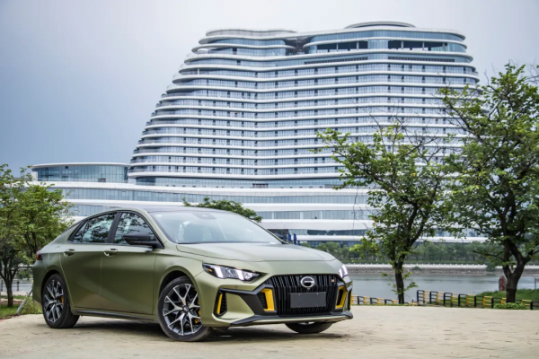 原廠改裝排氣,駕駛氛圍滿分,最近大熱的傳祺影豹到底怎樣? 原廠改裝排氣,駕駛氛圍滿分,最近大熱的傳祺影豹到底怎樣?