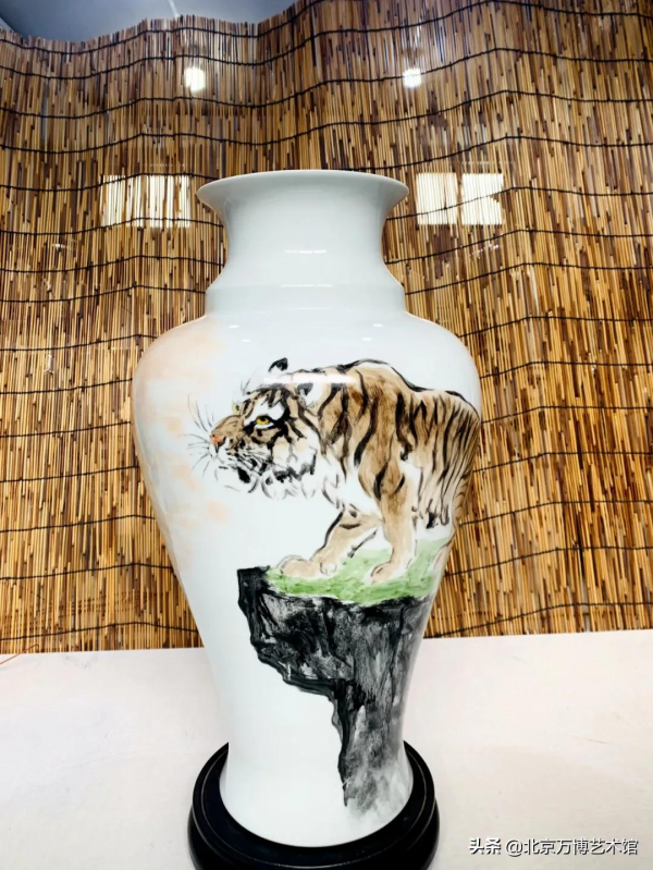 《田成義瓷器開山作》國畫拍賣已達115萬，此次孤品瓷更是罕見