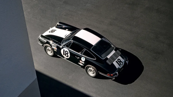 18號賽車是第一輛獲得國際賽事冠軍的911 18號賽車是第一輛獲得國際賽事冠軍的911