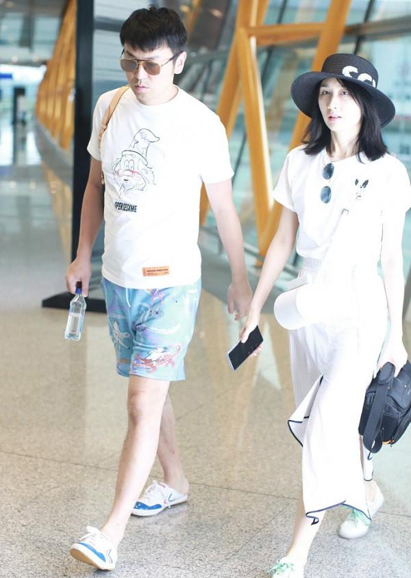 雷佳音：14歲因早戀輟學，與妻子裸婚，如何變成一線明星？