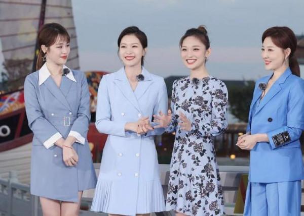 董卿接班人居C位,央視“六公主”主持團首合體!統一藍裝太養眼 董卿接班人居C位,央視“六公主”主持團首合體!統一藍裝太養眼