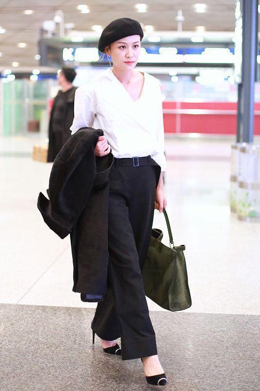 別看葉一茜平時低調,穿起闊腿褲來時髦得很,時尚辣媽當之無愧 別看葉一茜平時低調,穿起闊腿褲來時髦得很,時尚辣媽當之無愧